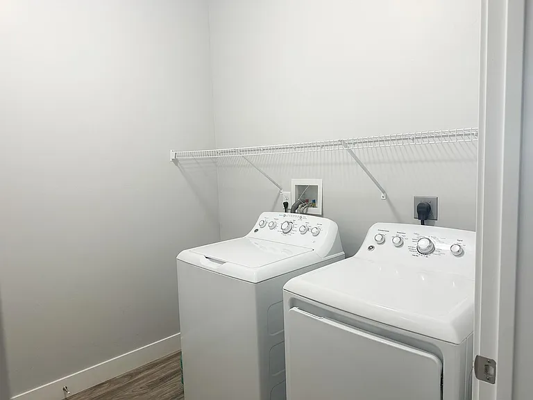 107 W Seasons Dr — Photo 10