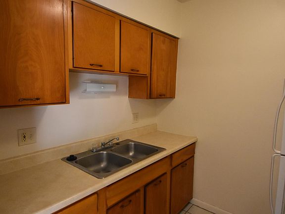 5th image of 1026 W 24th St #11