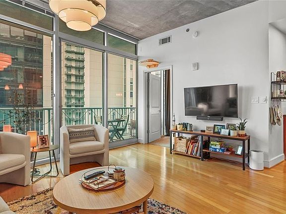 4th image of 44 Peachtree Pl #1225