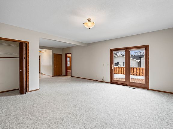 5th image of 705 2nd St