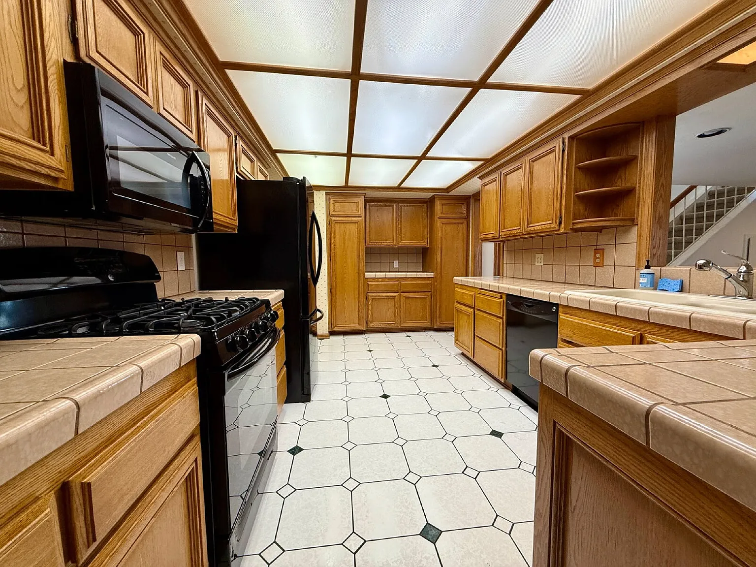 4 bed, 3.0 bath, 2256 sqft, $4,700 — Photo 4