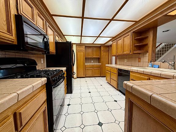 4th image of 5220 Dresden Cir