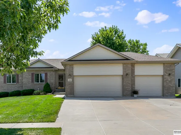 7963 Yellow Knife Dr, Lincoln, NE 68505