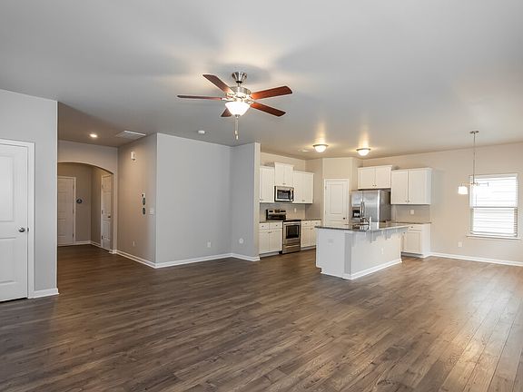 4th image of 208 Neal Dr