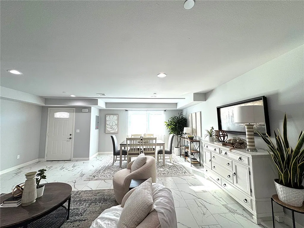 4 bed, 1800 sqft, $3,800 — Photo 1