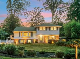 6 Holiday Dr, Morris Plains, NJ 07950