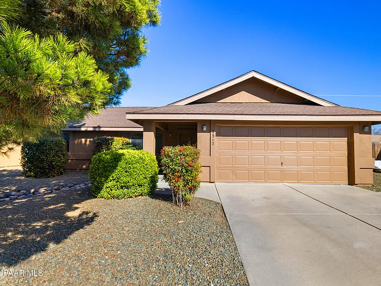 4517 N Sauter Dr — Photo 1
