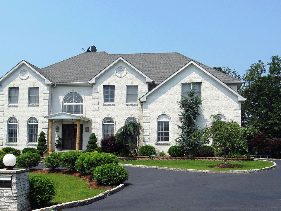 YOUNG CUSTOM CENTER HALL COLONIAL