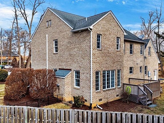 4th image of 104 Pelham Woods Cir