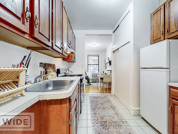 3rd image of 211 W 80th St APT 1D