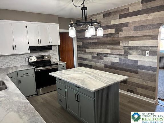 3rd image of 321 Keystone Dr
