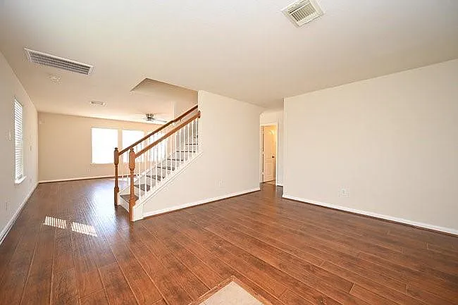 9403 Coatsworth Dr — Photo 38
