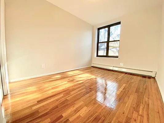 Rented by Zjama Realty Corp | media 10