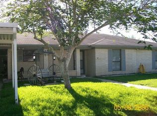 801 Chula Vista St, Karnes City, TX 78118