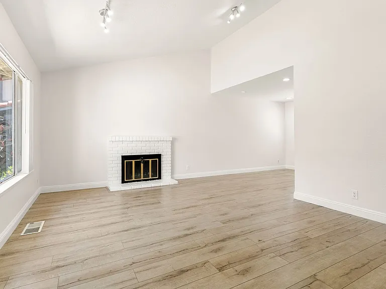 36711 Nichols Ave — Photo 3