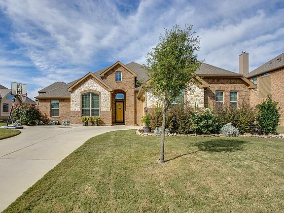 2nd image of 717 Saddlebrook Dr