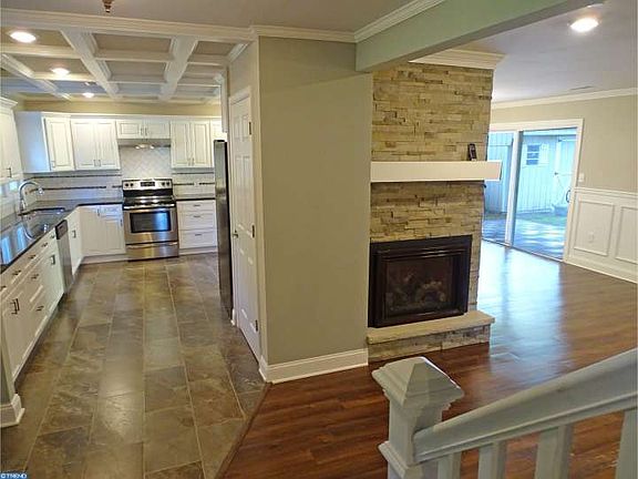 3rd image of 34 Forsythia Dr N