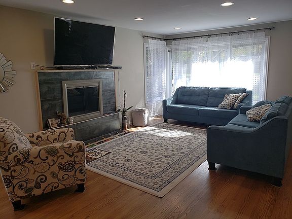 4th image of 2516 Wilmette Ave