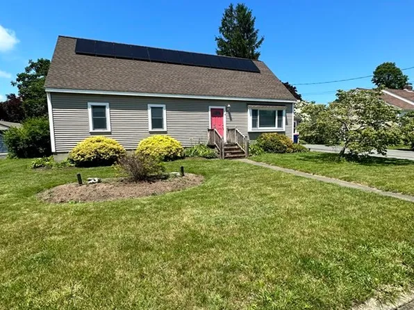 74 North St, Fairhaven, MA 02719