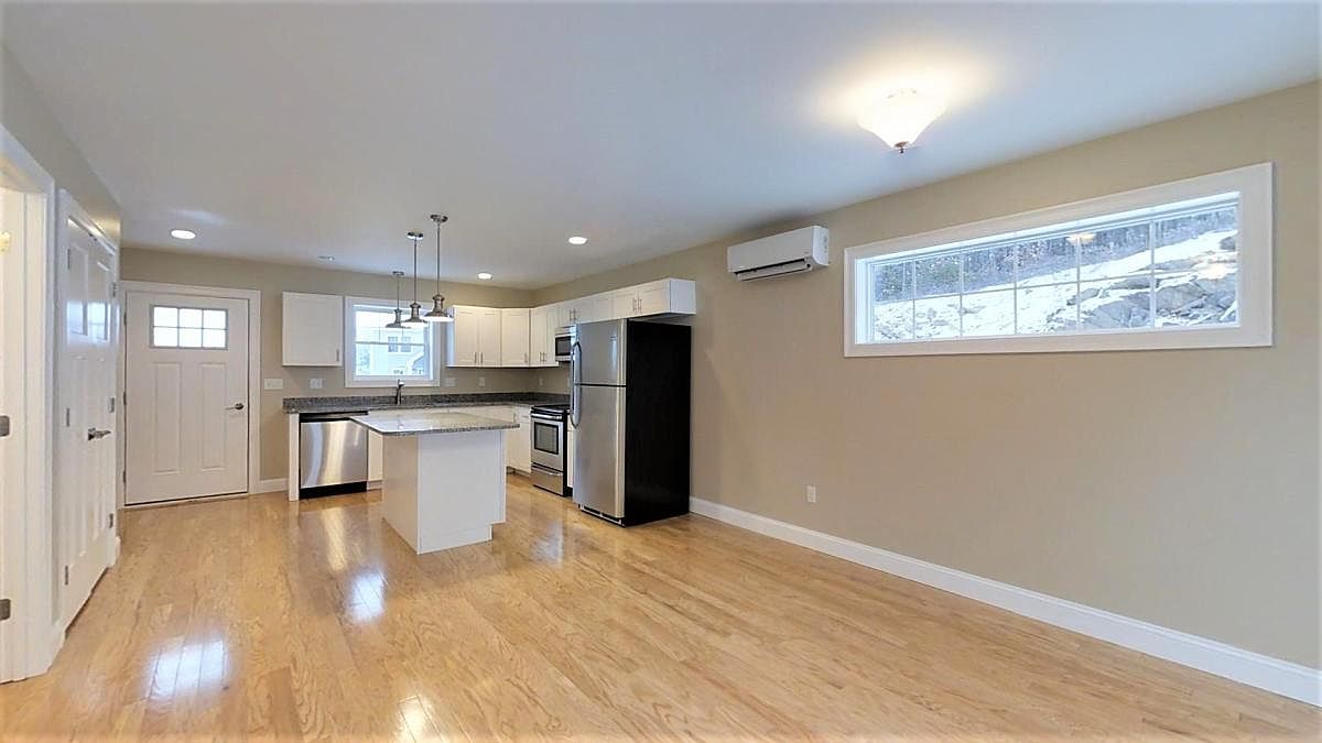 499 Cumberland St, Westbrook, ME 04092 Zillow