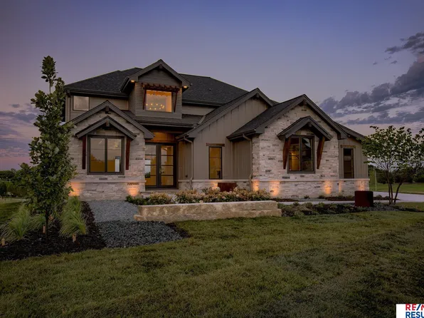 2707 S 224th St, Elkhorn, NE 68022