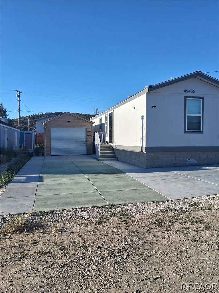 2 bed, 2.0 bath, 990 sqft, $1,800 — Photo 2