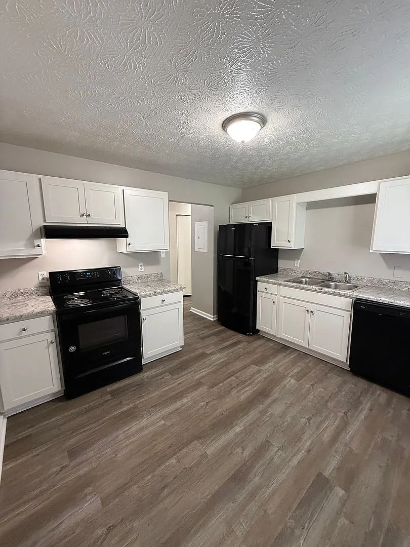Harris Apartments — Photo 2