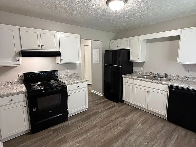 300 S David Ln — Photo 2