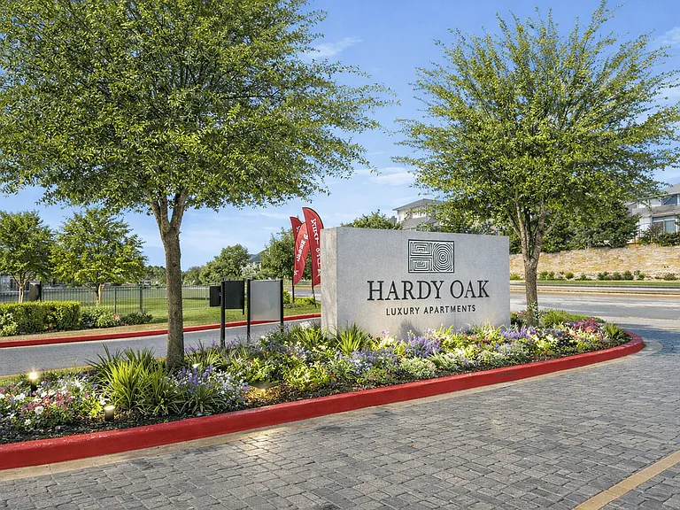 Hardy Oak — Photo 32