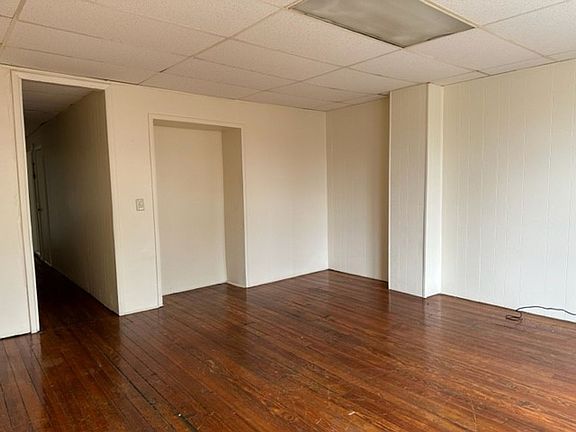 3rd image of 2349 Penn St #2