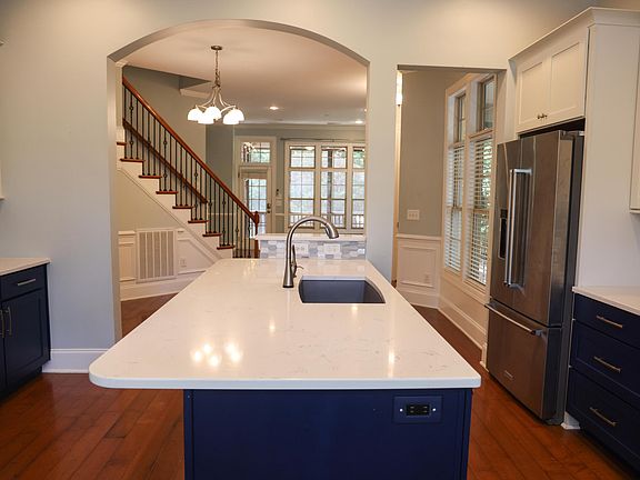 5th image of 333 Sunstone Dr