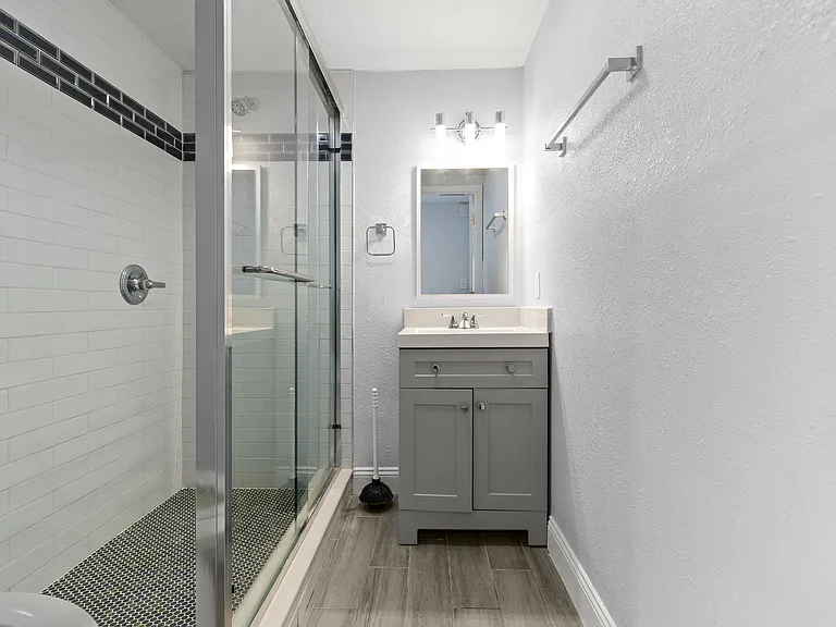 13916 Sommers Ave — Photo 33