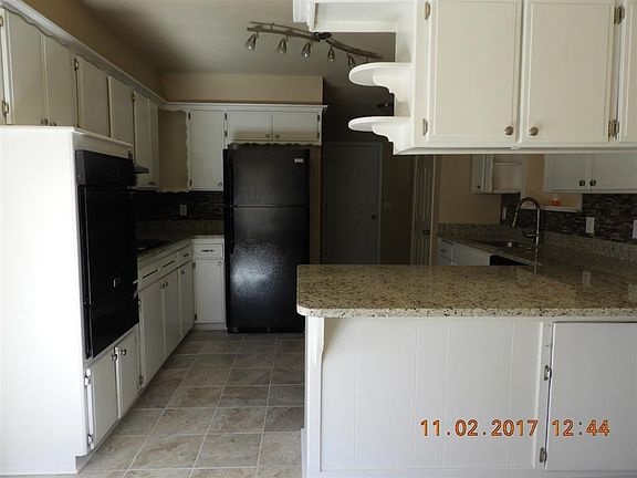 3rd image of 2916 N Shannon Ave