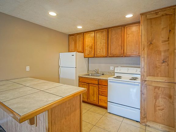 3rd image of 1000 Sellers Dr NE APT 1