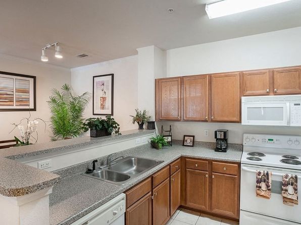 100 Greenbriar Way #202