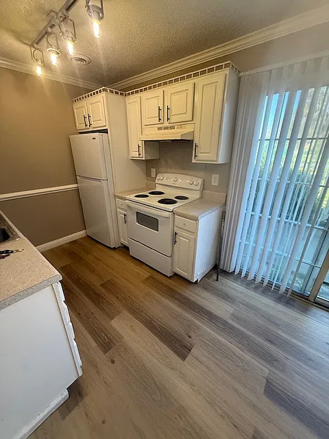 114 B Pinewood Drive - 1 — Photo 4
