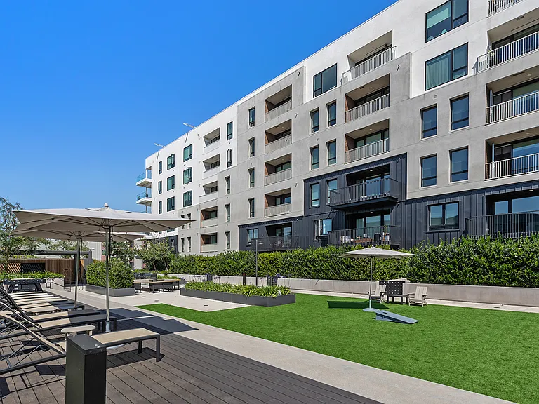 4200 Rivington — Photo 8