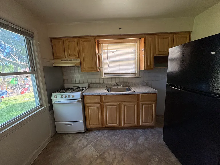 1115 Sheridan Ave #D — Photo 2
