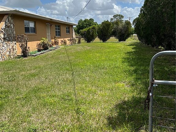 3rd image of 121 Williams Rd