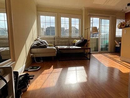 3rd image of 3070 California St APT 201