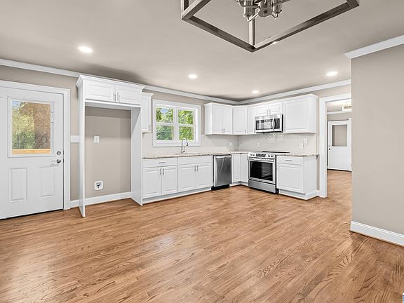 4th image of 4208 Cogswell Ave