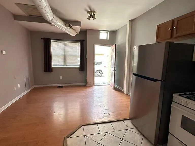 1430 W Master St. — Photo 5