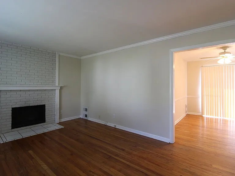7109 Glenwood St — Photo 3