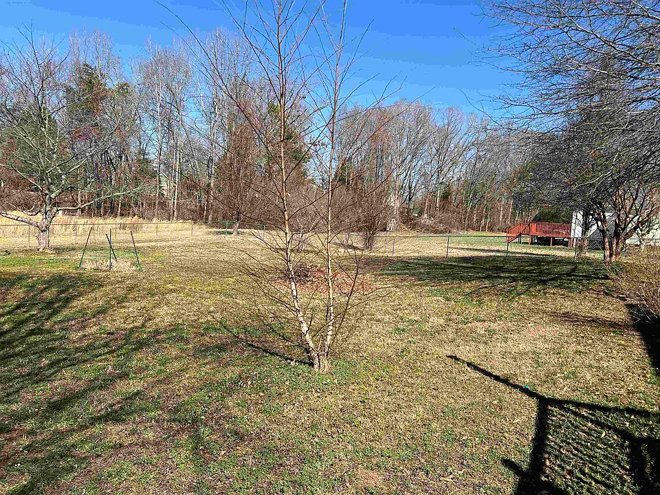 2nd image of 211 Red Haven Dr
