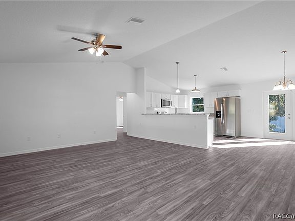 4th image of 729 Drake Ave