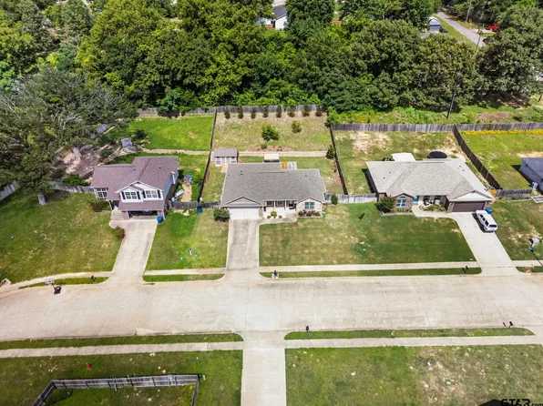 409 Mission Crest Cir, Lindale, TX 75771