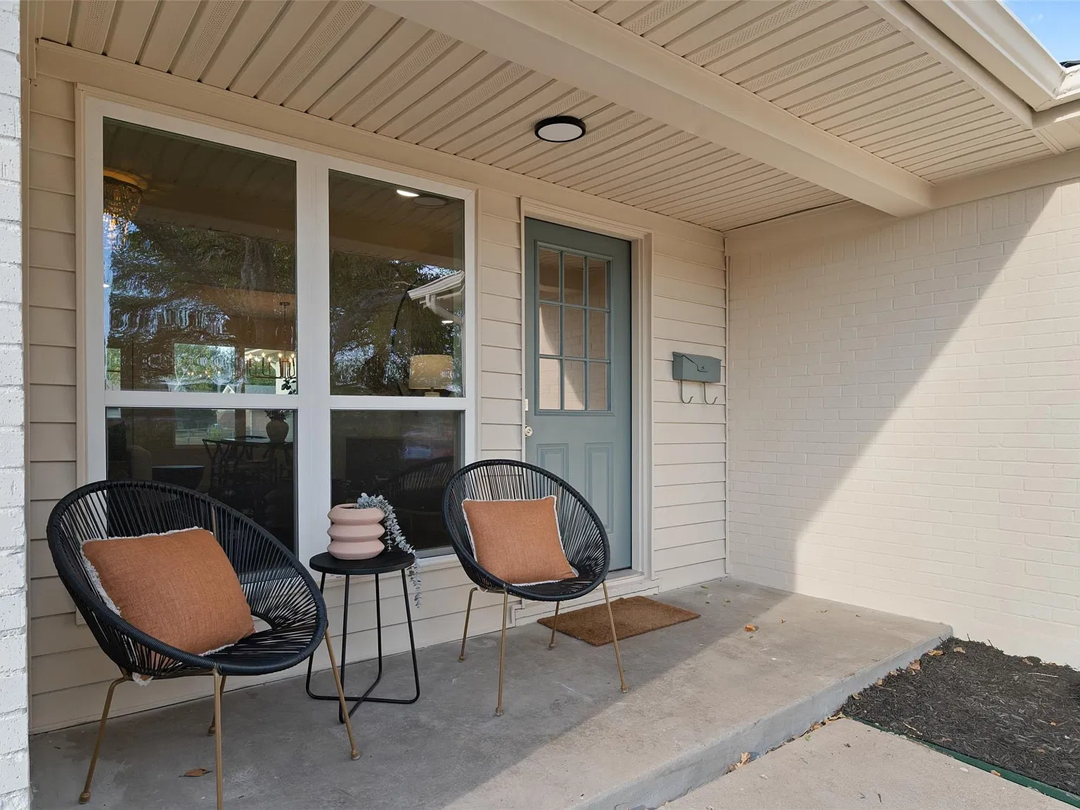 4 bed, 1435 sqft, $3,200 — Photo 3