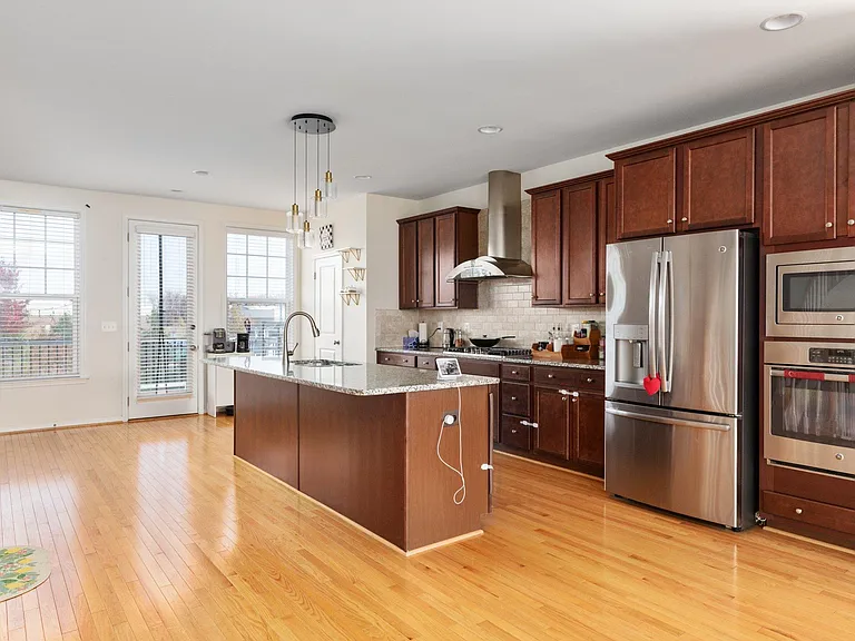 42304 Lancaster Woods Sq — Photo 11