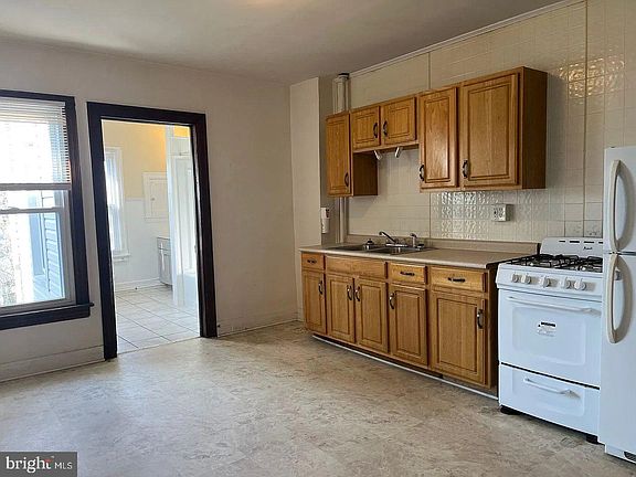 3rd image of 216 Lehman St