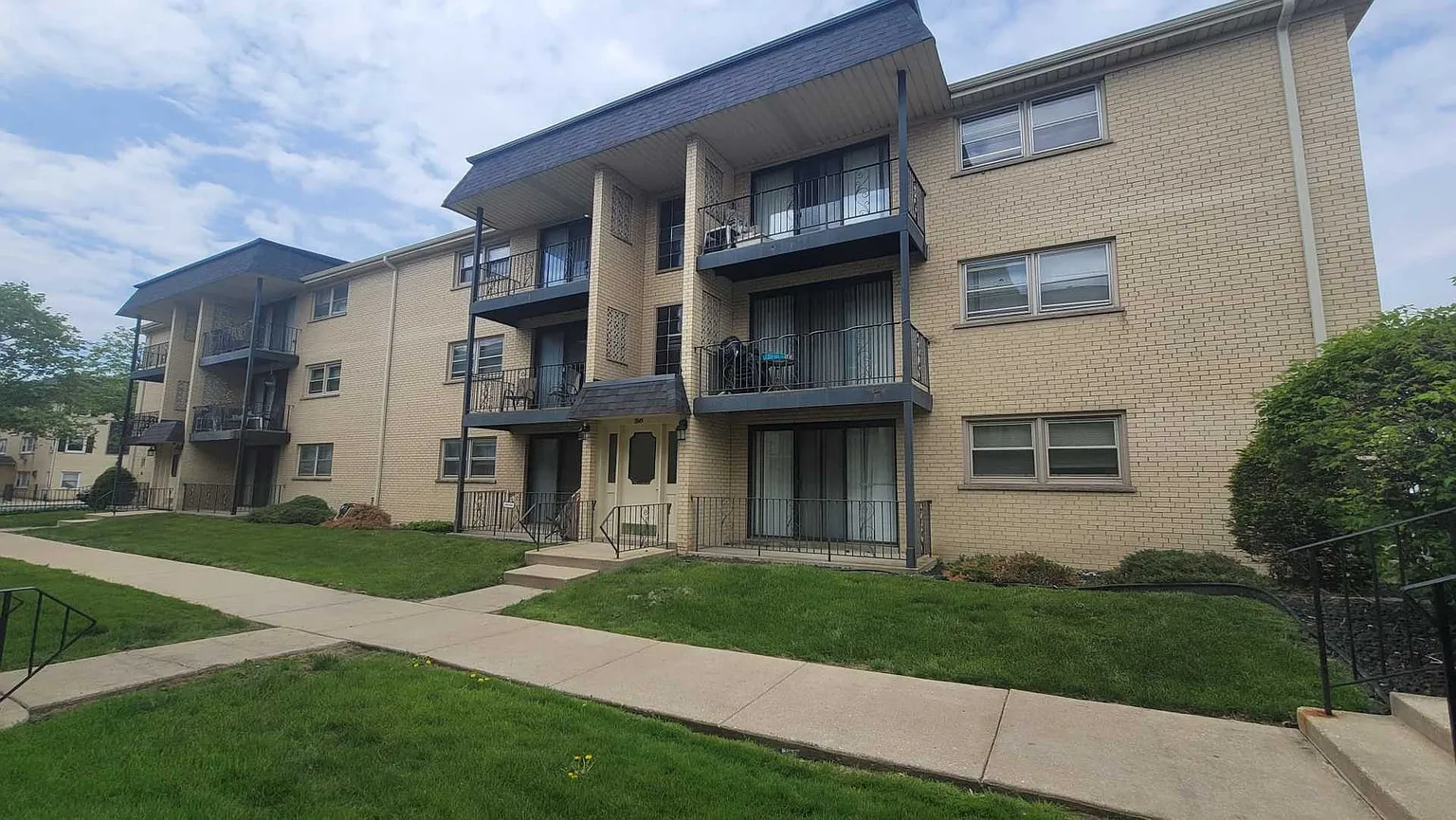 2045 N Harlem Ave APT 1W photo 1